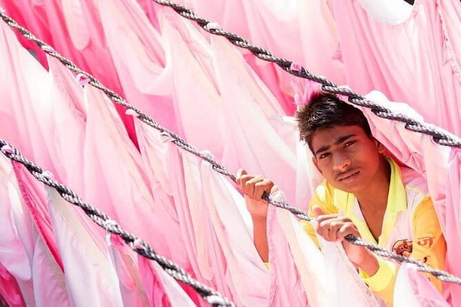 Mumbai Slum Dhobi Ghat and Train Ride Tour with a Local Guide - The Guided Experience: Knowledge and Respect