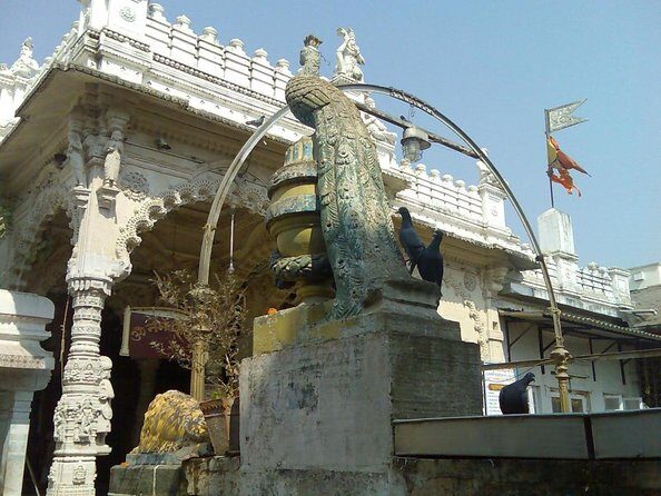 Mumbai: The Spiritual & Colorful Morning Tour with Breakfast - Key Points