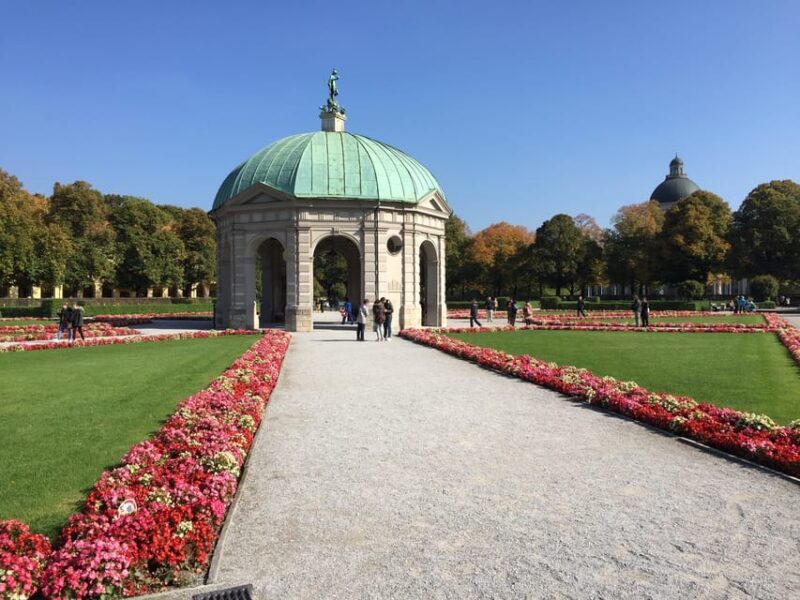 Munich: City Highlights and Beer Garden Walking Tour - Lunch and Cultural Insights