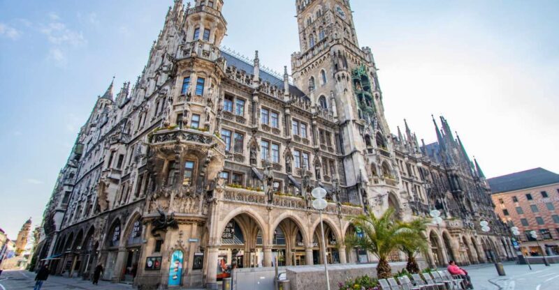 Munich: Express Walk with a Local in 90 minutes - In-Depth Look at the Munich Express Walk