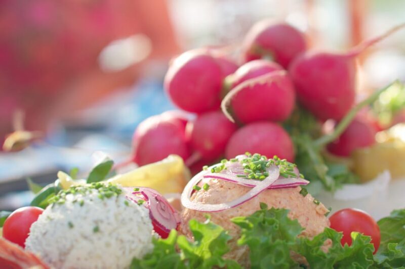 Munich: Food Tour Beer- 3 small beers & "Brotzeit" in GERMAN - A Deep Dive into the Munich Beer Tour Experience