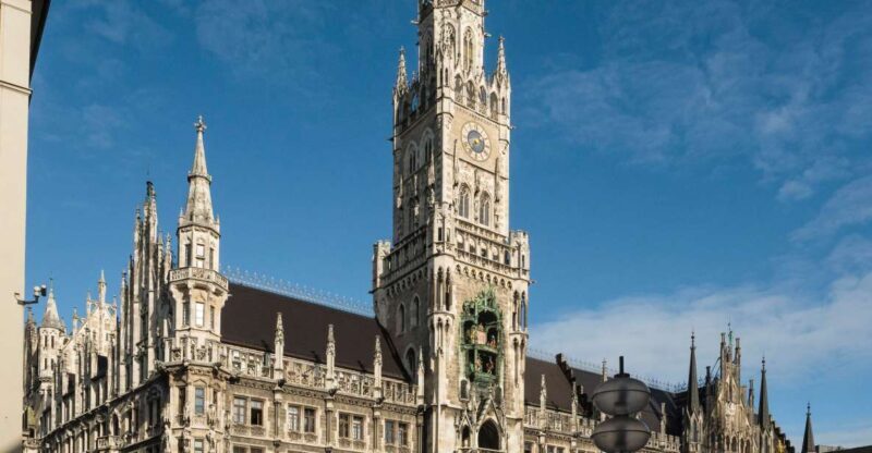 Munich: Guided Tour of the historic Town Hall on Marienplatz - Key Points