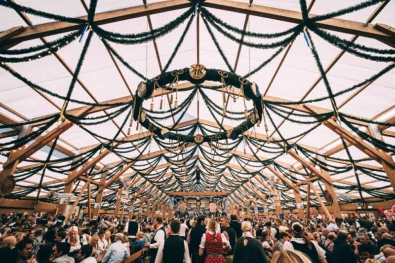 Munich: Löwenbräu Oktoberfest evening with table reservation - Diving into the Experience