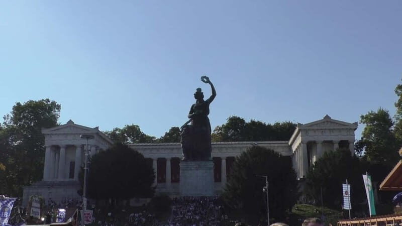 Munich: Oktoberfest Guided Tour for Beginners - Key Points