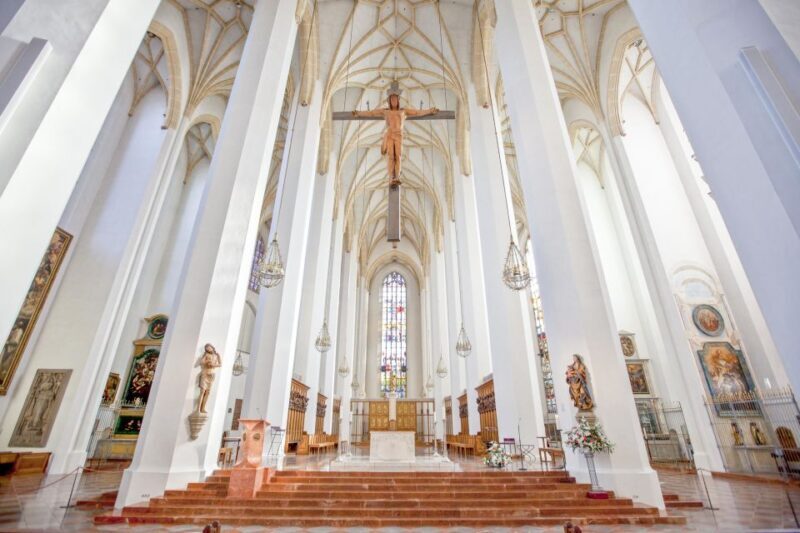 Munich: Old Town & Viktualienmarkt City Walk in German - Key Points