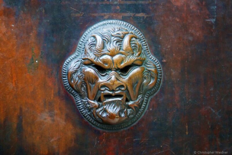 Munich: Spooky Tour of Old Town in German - Landmark Highlights and Stories