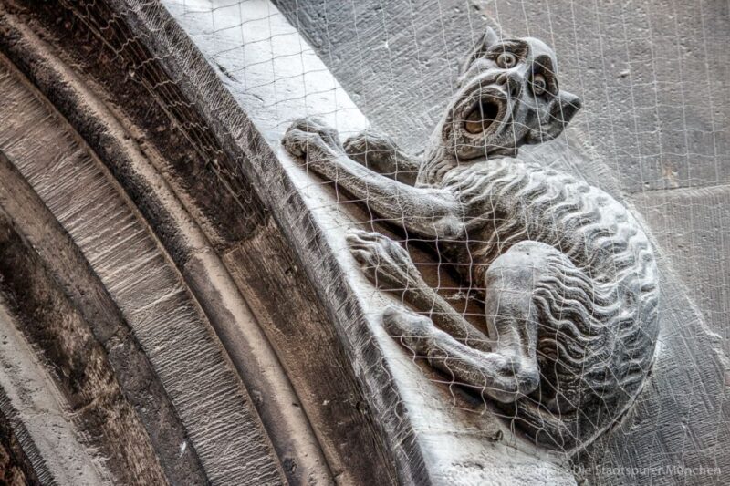 Munich: Spooky Tour of Old Town in German - Who Is This Tour Best Suited For?