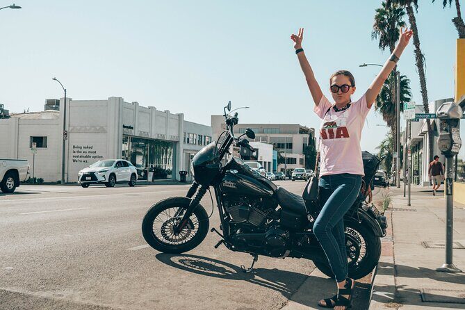 Murals and Graffiti Photoshoot - Posh Melrose with a Photographer in Los Angeles - Who Will Love This Tour?