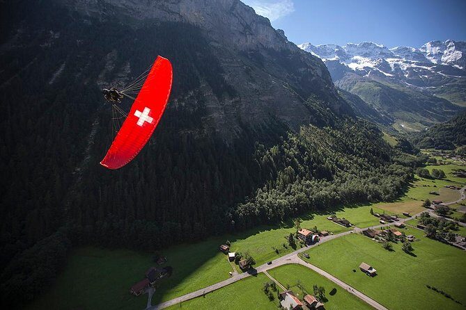 Mürren: Paragliding over the Lauterbrunnen Valley - An In-Depth Look at This Paragliding Adventure