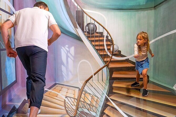 Museum of Illusions Guided Tour - Who Should Consider This Tour?