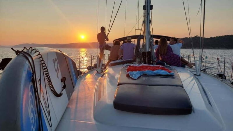 Mykonos Famous Beaches Sailing Tour with Lunch and Transfers - Detailed Review: What Makes This Tour Stand Out?