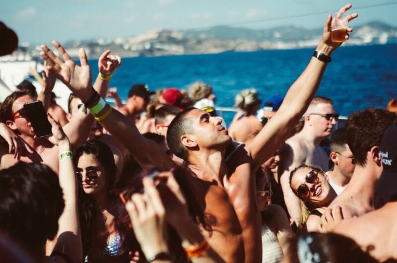 Mykonos: Rhenia & Little Venice Cruise with Snacks & Drinks - An In-Depth Look at the Experience