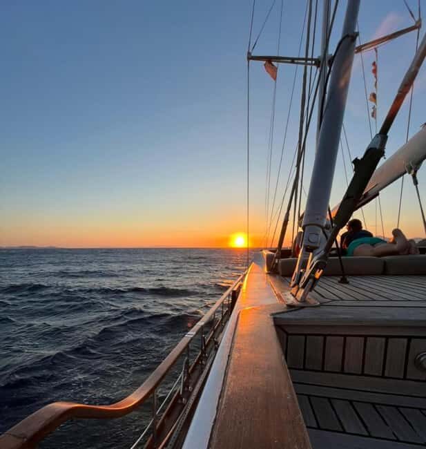 Mykonos: Sunset Sail Cruise to Rhenia, Beach Hopping, Dinner - Key Points