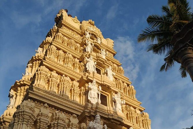 Mysore Private Day Tour from Bangalore - Sri Chamundeshwari Temple: A Hilltop Spiritual Retreat