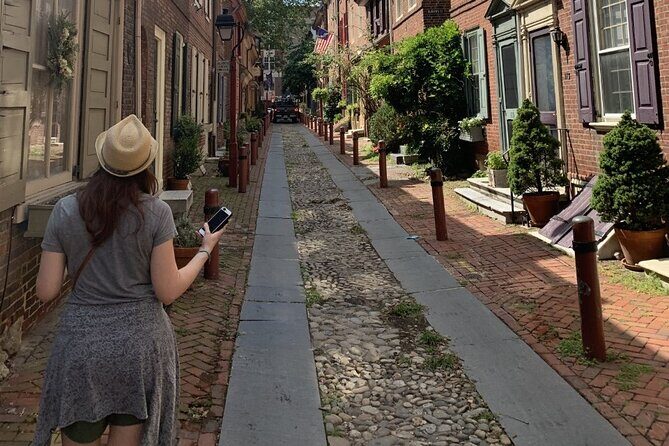 Mysteries on the Move: Scavenger Hunt in Savannah - Exploring Savannah in a New Light