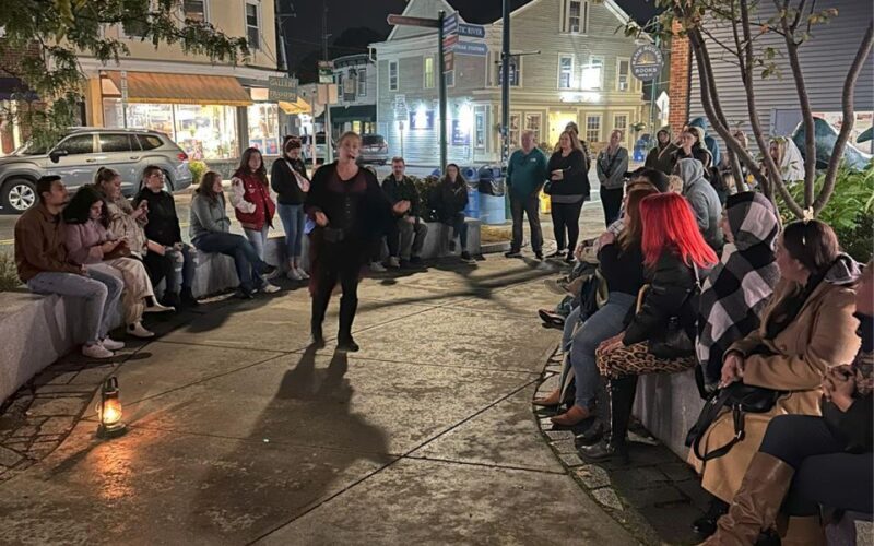 Mystic: Ghosts of Christmas Past Downtown Walking Tour - A detailed look at the Mystic Ghosts of Christmas Past Tour