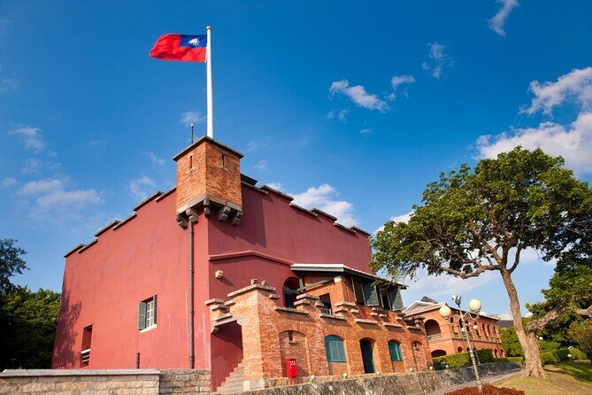 N107 Freshwater Red Mao City Fuguijiao Lighthouse Jinshan Old Street Keelung North Coast Day Tour (10h) - Key Points