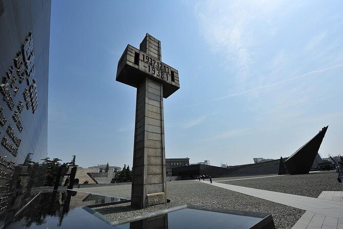 Nanjing Private Day Tour of The Republic Era with Lunch - First Stop: Sun Yatsen Mausoleum at Zhongshan Ling