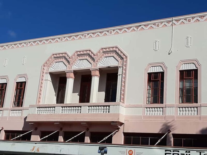 Napier: Art-Deco + Te Mata Peak+ Garden Walk + Wine Tasting - Key Points