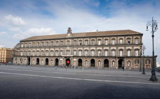 Naples historic center private tour with pizza lunch - Key Points
