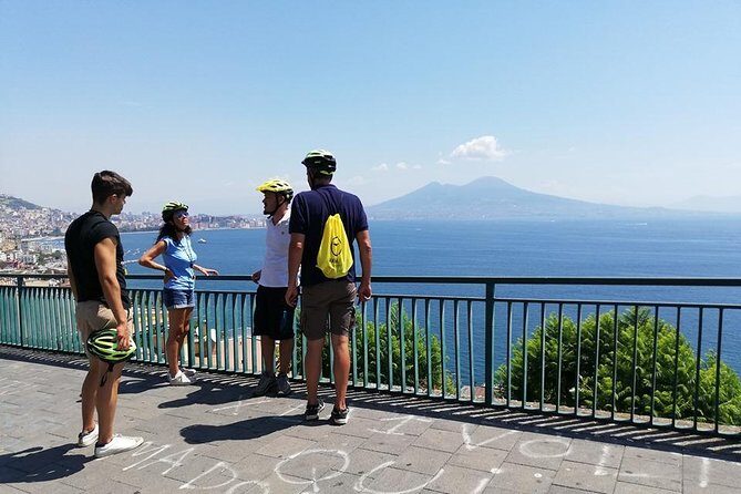 Naples panoramic e-bike(pedal assisted)ride with pizza tasting - The Culinary Highlight: Fried Pizza at a Local Eatery