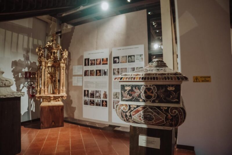 Naples: Santa Chiara Cloister Guided Group Tour - The Artistic and Architectural Highlights