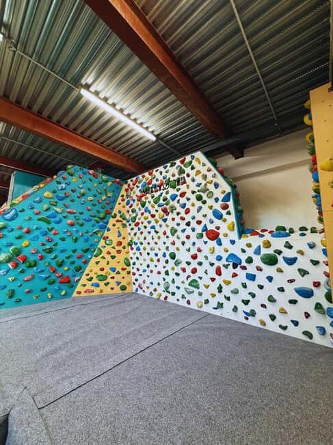 Narbonne: Leisure complex, Climbing wall - Key Points
