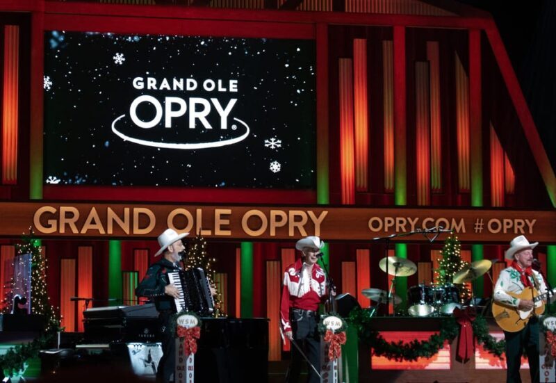 Nashville: Country Christmas Music Show at the Opry House - An In-Depth Look at the Nashville Christmas Experience