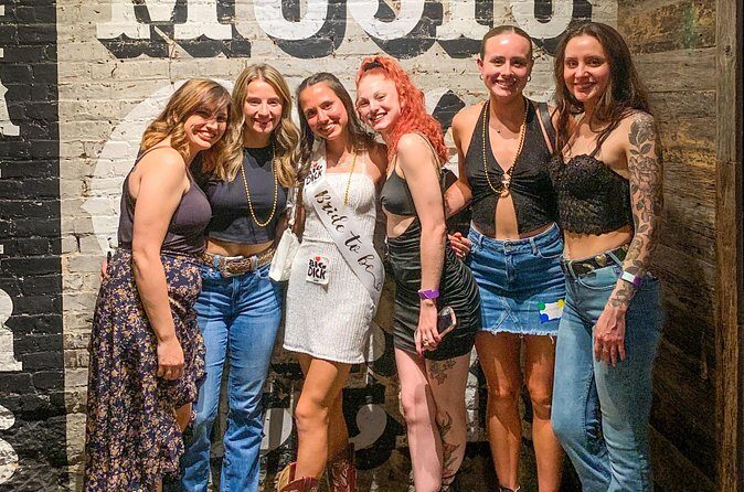 Nashville Live Music Bar Crawl with Local Venues & Drink Specials - The Experience from a Traveler’s Perspective