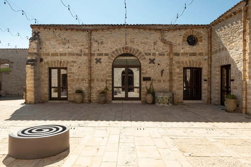 Nature and relaxation by the pool at Baglio Passofondo Estates - Nature and relaxation by the pool at Baglio Passofondo Estates