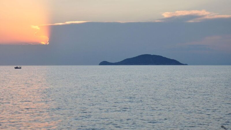 Neos Marmaras: Sunset West Sithonia Islets Sailboat Tour - The Experience: Pros and Cons