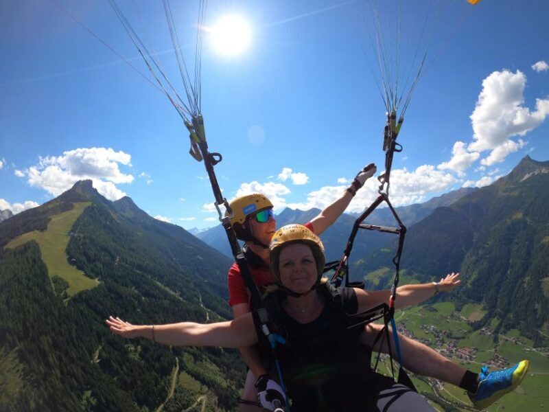 Neustift im Stubaital: Panoramic Tandem Paragliding Flight - The Experience Level & Group Dynamics