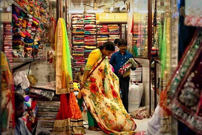 New Delhi Private Shopping Tour By Car - Key Points