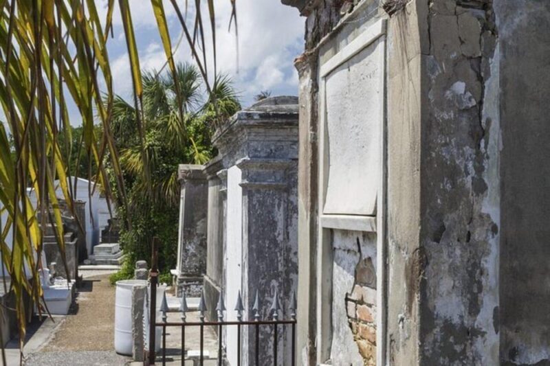 New Orleans: City and Cemetery Sightseeing Tour - Key Points