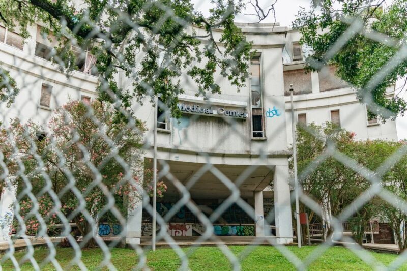 New Orleans: Dead of Night Ghosts and Cemetery Bus Tour - What to Expect on the Tour