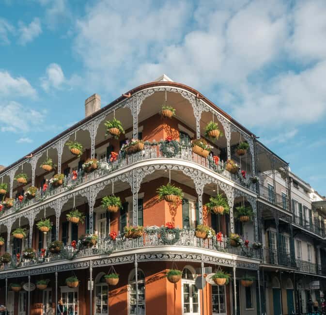 New Orleans Favorites: Beyond the French Quarter Tour - A Deep Dive into the Experience