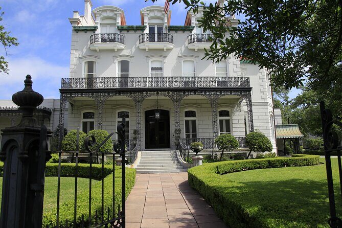 New Orleans Garden District- At your own pace. Downloadable audiovisual tour. - A Deep Dive into the Garden District Self-Guided Tour