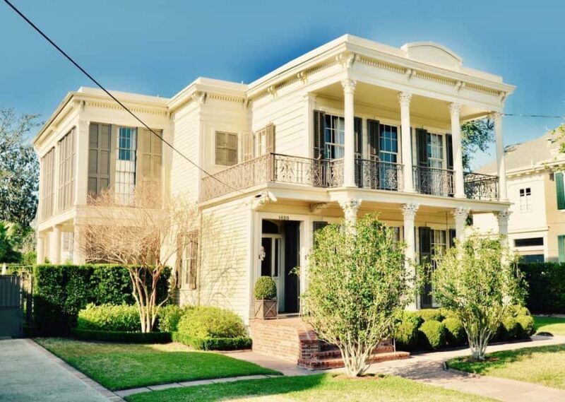 New Orleans: Garden District & Lafayette Cemetery gates Tour - Key Points