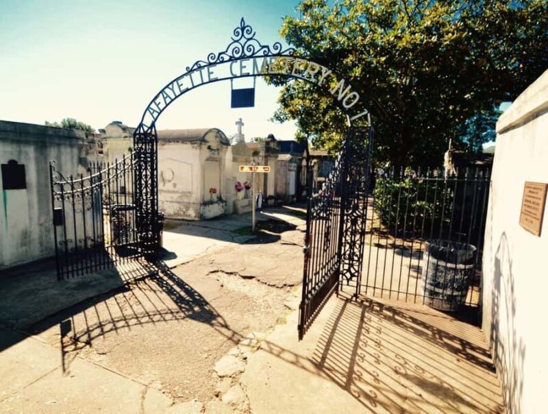 New Orleans: Garden District & Lafayette Cemetery gates Tour - Film and TV Locations