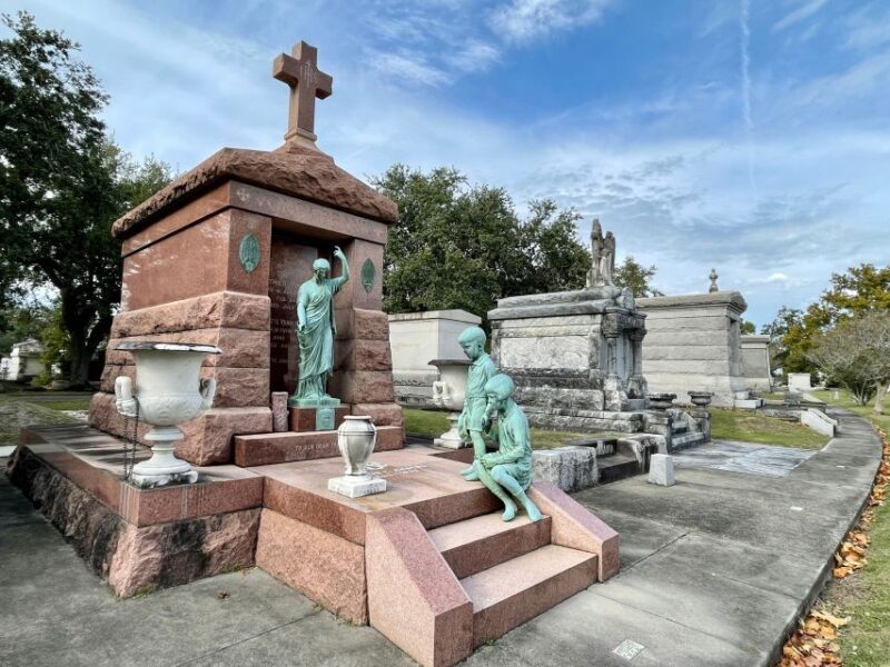 New Orleans: Millionaires Tombs of Metairie Cemetery Tour - What to Expect from This Tour