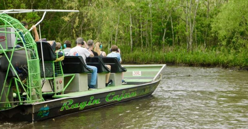 New Orleans: Oak Alley or Laura Plantation & Airboat Tour - Key Points