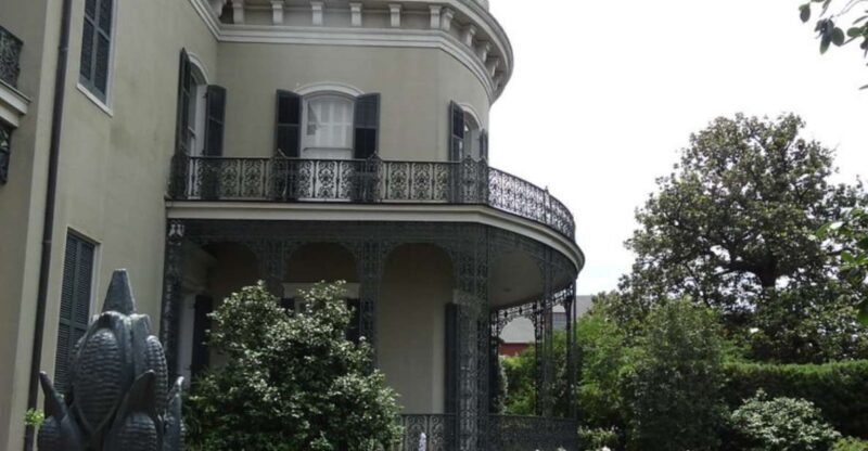 New Orleans: Tombs and Mansions of the Garden District - A Closer Look at the Garden District Tour