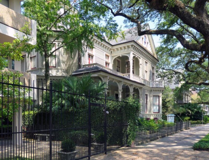 New Orleans: Tombs and Mansions of the Garden District - FAQ