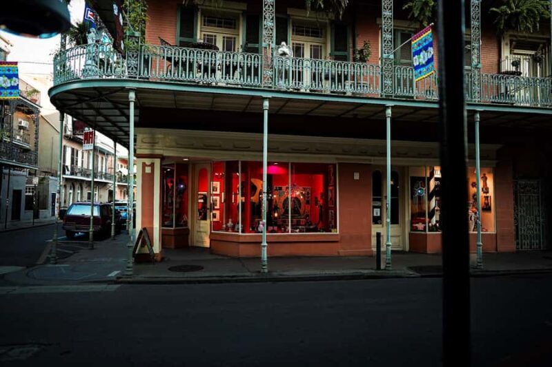 New Orleans: True Crime Pub Crawl - The Guides and Their Impact