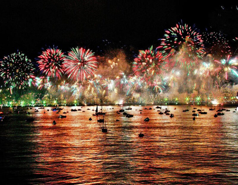 New Year's Eve on a VIP Catamaran in Lisbon with Fireworks - Key Points