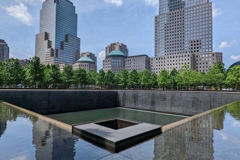 New York: 9/11 Memorial Tour w/ Retired NYPD First Responder - A Truly Personal Look at 9/11: What to Expect from the Tour