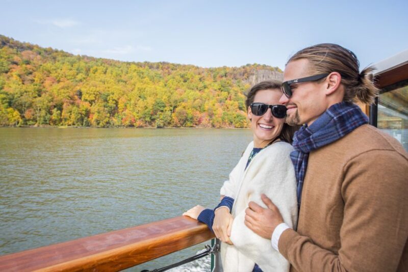 New York City: Afternoon Fall Foliage Lunch Cruise - Culinary Experience