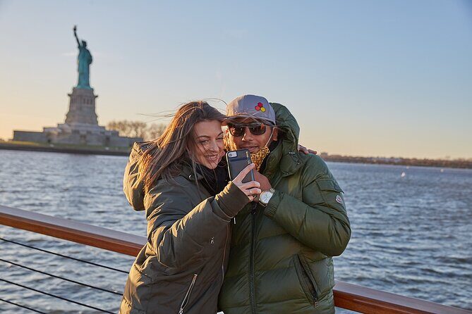 New York City Holiday Sunset Sightseeing Cruise - FAQs
