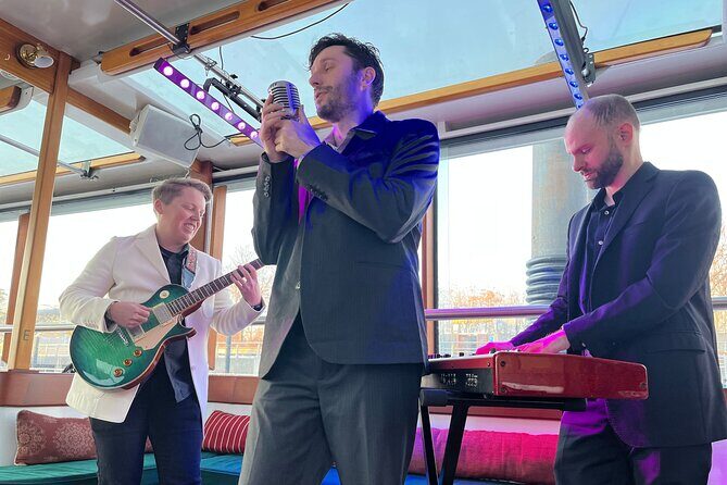New York City Live Music Sightseeing Serenade Cruise - The First Impression: A Vintage Yacht with a Modern Twist