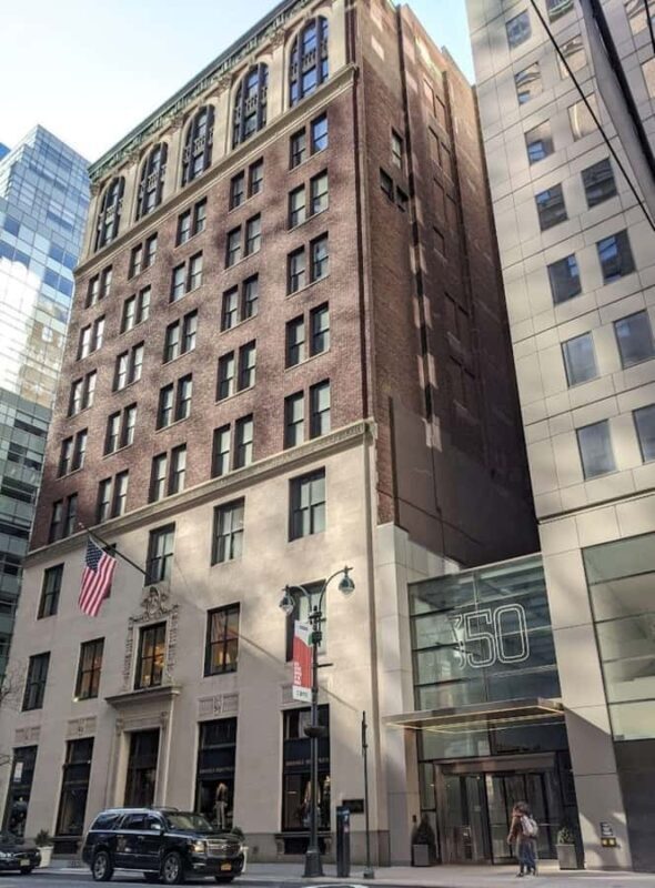 New York City: Midtown Holdouts Walking Tour - Key Points